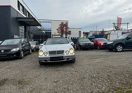 Mercedes-Benz CLK 220 gut zustad 1 HAND