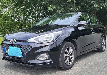 Hyundai i20 blue 1.2 Trend