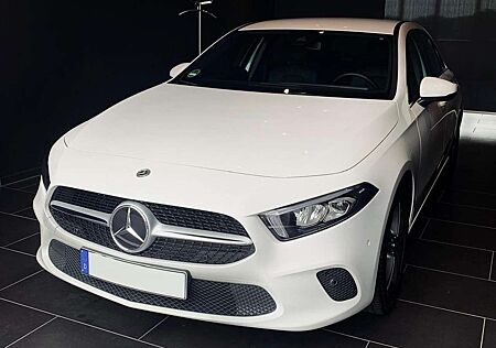 Mercedes-Benz A 180 Progressive / LED / MBUX / Navi