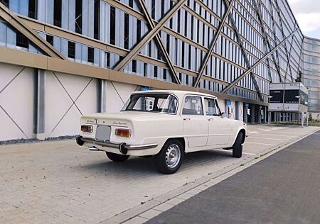 Alfa Romeo Giulia Super 1300