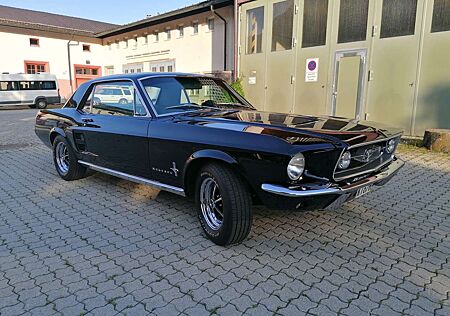 Ford Mustang Coupe