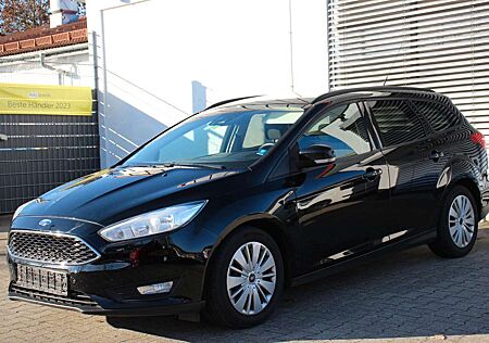 Ford Focus T. 1.0 EcoB. # Navi # Tempomat # SHZ # PDC
