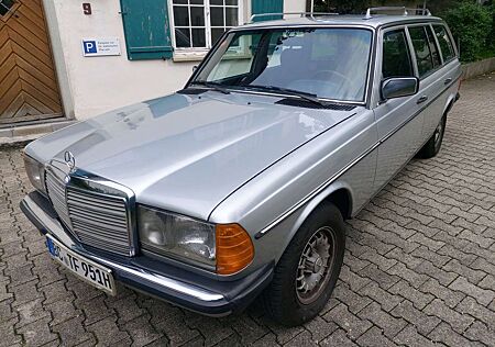 Mercedes-Benz 230 Baureihe 123 TE