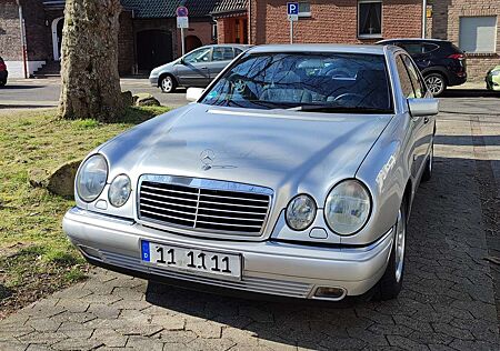 Mercedes-Benz E 200 Classic