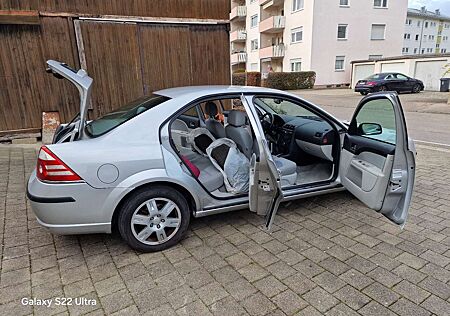 Ford Mondeo 1.8 Ghia X, Rentnerauto, 1 Hand, Tüv/Au Neuw.