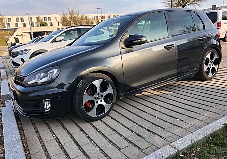 VW Golf GTI Volkswagen Golf 2.0 GTI