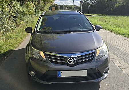 Toyota Avensis Combi 2.2 D-CAT Executive