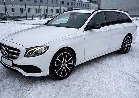 Mercedes-Benz E 220 T.Autom. / NIGHT / RÜCKFAHRK./ LED