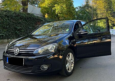 VW Golf Volkswagen VI Match in Schwarz TÜV und Inspektion NEU