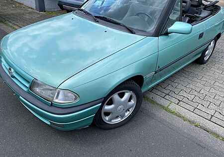 Opel Astra Cabrio 1.6i Bertone Edition