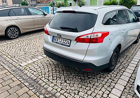 Ford Focus Turnier 2.0 TDCi DPF Aut. Titanium