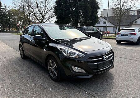 Hyundai i30 Classic/1Hand/Scheckheft