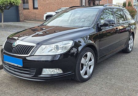 Skoda Octavia II Combi 2.0 TDI DSG SHZ AHK Navi 8Fach