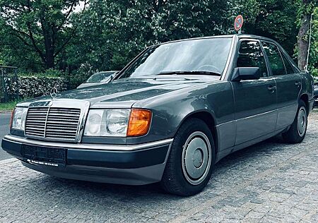 Mercedes-Benz E 230