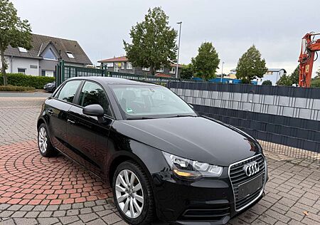 Audi A1 attraction (STEUERKETTE NEU)+NAVI+SHZ+PDC