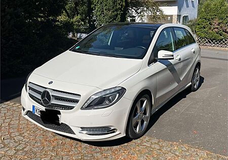 Mercedes-Benz B 220 4Matic 1. Hand Scheckheft gepflegt