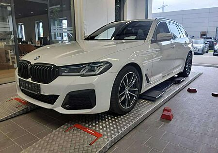 BMW 530 d xDrive M-Sport PANO AHK H-UP H&K LED NAVI A.LEDE