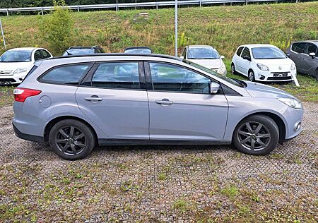 Ford Focus Turnier AC M+S PDC AT-Motor mit Garantie !