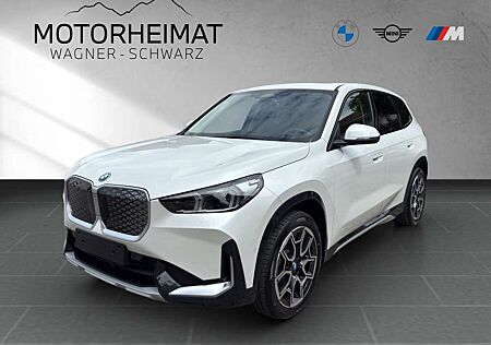BMW iX1 eDrive20 xLine 19" Travel-Paket SHZ PanoDa