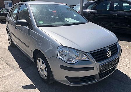 VW Polo Volkswagen Tour *TÜV NEU*AHK*KLIMA*1.HAND*TEMPOMAT*