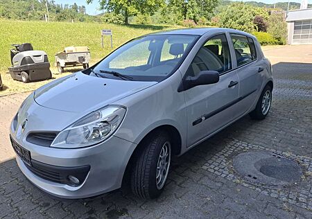 Renault Clio 1.5Ltr Diesel.,TÜV abgelaufen..