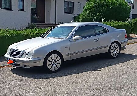 Mercedes-Benz 208 Elegance