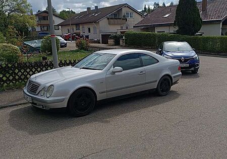 Mercedes-Benz 208 Elegance