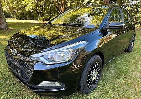 Hyundai i20 Pure 1 HAND/8 FACH/SHZ/USB/AHK/PDC