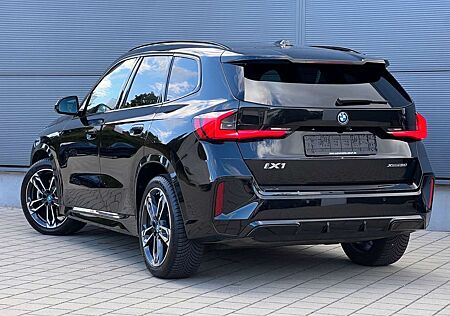 BMW iX1 30 xDrive M Sport*Pano*H/K*DrivAss*Kamera*