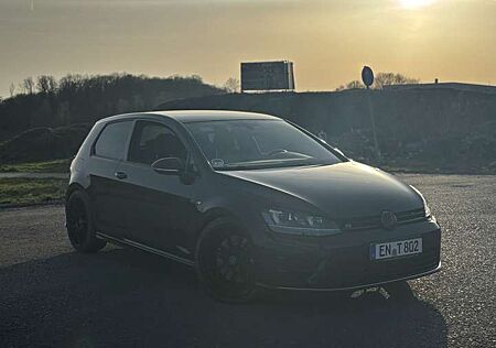VW Golf R Volkswagen Golf 7 R 2.0 TSI