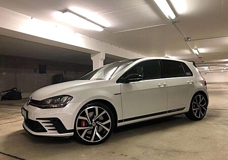 VW Golf GTI Volkswagen Golf VII 5-Türer BlueMotion Techn.DSG Clubsport