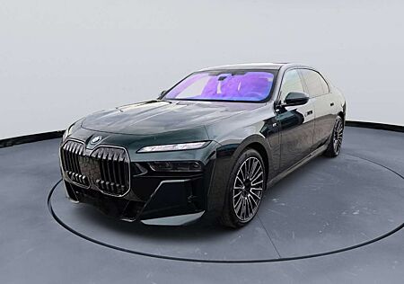 BMW 750 750 e xDrive M Sport - INDIVIDUAL Oxfordgrün