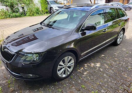 Skoda Superb II Combi Diesel 2.0 TDI 4x4 DSG Elegance