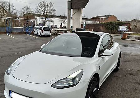 Tesla Model 3 LFP, Blinkerhebel, Matrix LED, getönte Heckscheiben