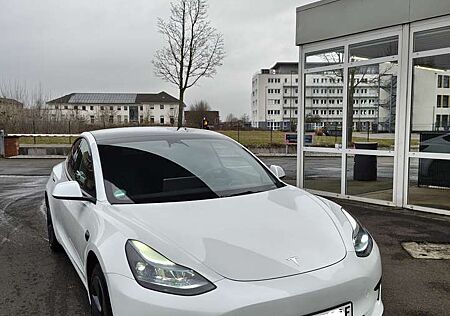 Tesla Model 3 LFP Akku, Blinkerhebel, Matrix LED, getönte Heckscheiben, Wärmepumpe, AutoPilot, AMD Ryzen