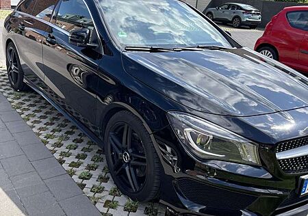 Mercedes-Benz CLA 220 Shooting Brake AMG Line