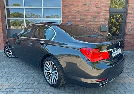 BMW 750 i xDrive,DACH,360 KAM,SOFTCLOSE,XENON,HEAD-UP
