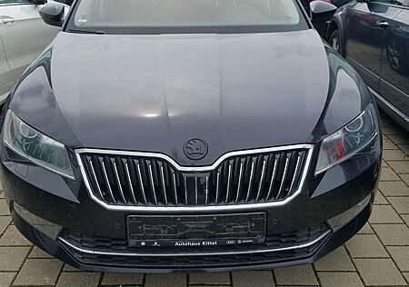 Skoda Superb 2,0 TDI Ambition 4x4, Bi-Xenon, SHZ, Klima, 8 f...