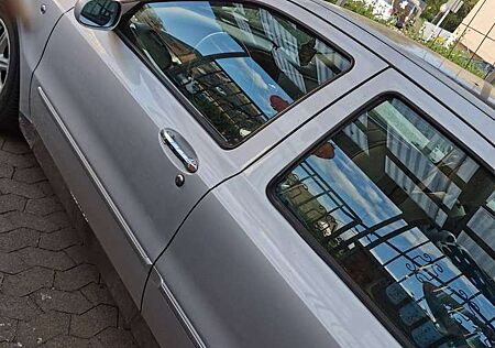 Lancia Lybra Lybra Station Wagon 2.4 jtd LX