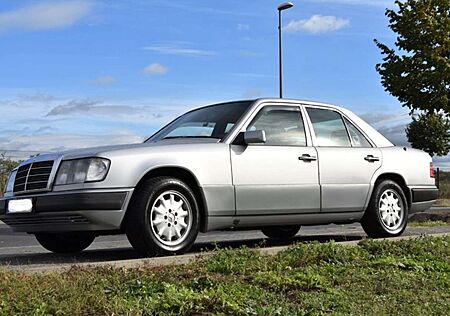 Mercedes-Benz E 280 KLIMA +2.HAND+SCHECKHEFT + HISTORIE+TÜVNEU