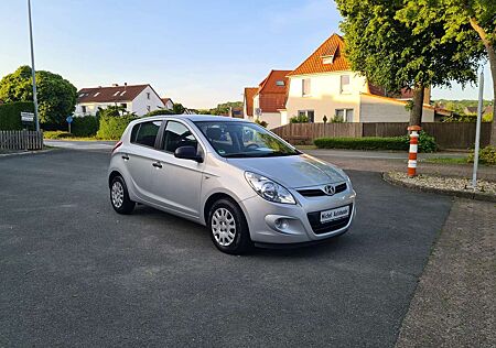Hyundai i20 Classic. 109 000- 1.-Hand. TÜV NEU!