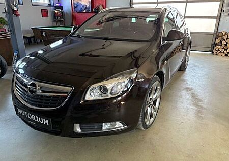 Opel Insignia ~4X4~Navi~Leder~ACC~AHK~Sitzlüftung