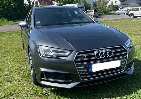 Audi S4 3.0 TFSI quattro