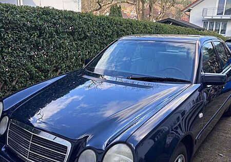 Mercedes-Benz E 220 D Elegance