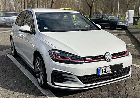 VW Golf GTI Volkswagen Performance DSG 2018 • 129.000 km • LED • ACC • Kamera • 2x Alufelgen