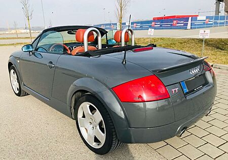 Audi TT Roadster 1.8 T quattro - Sammlerfahrzeug