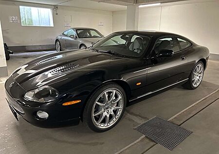 Jaguar XKR XKR 4.2 S/C **Facelift*Sammler**orig. 43`km**TOP