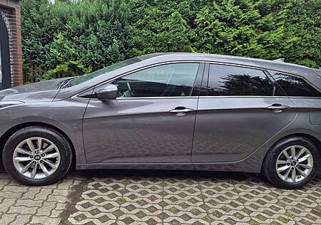 Hyundai i40 Kombi blue 1.6 CRDi Space