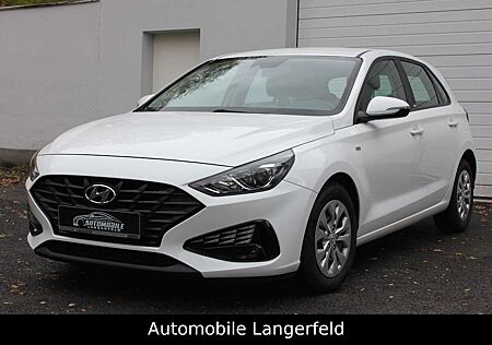 Hyundai i30 gebraucht kaufen Hyundai i30 Select Mild-Hybrid KAMERA SHZ TEMPOMAT