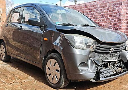 Suzuki Celerio Basis Automatik 1.012V  startet fährt